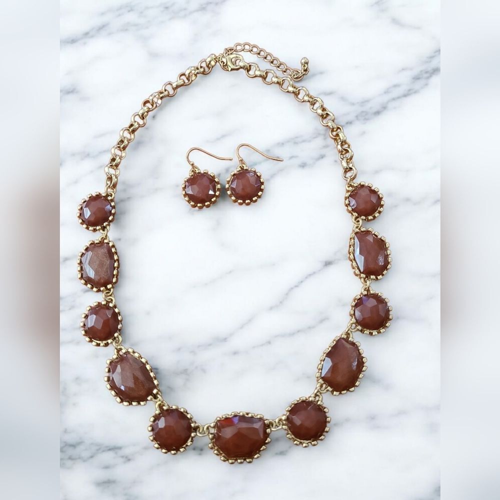 COULEUR Vintage Gold Tone Brown Faux Stone Bib Necklace & Drop Earring Set J1-D5